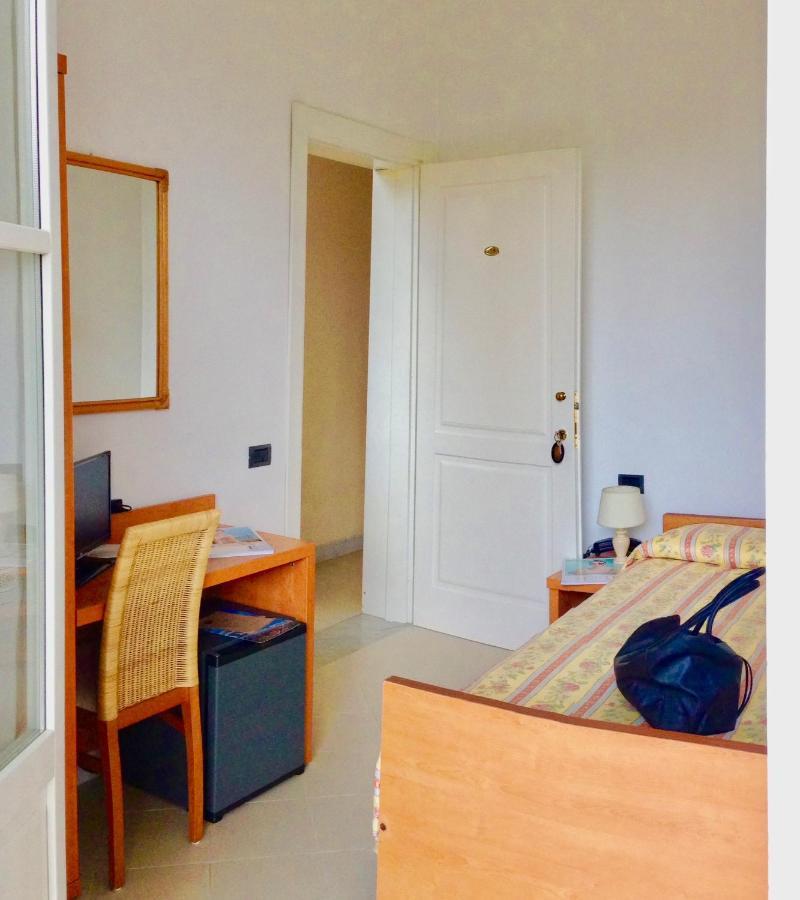 Hotel Villa Fiorisella Marina di Massa Luaran gambar