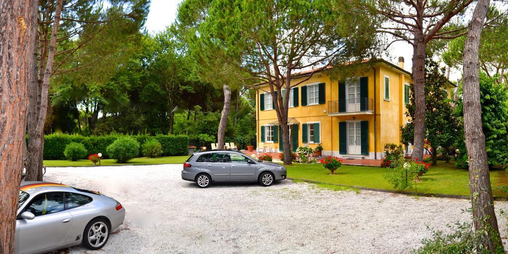 Hotel Villa Fiorisella Marina di Massa Luaran gambar