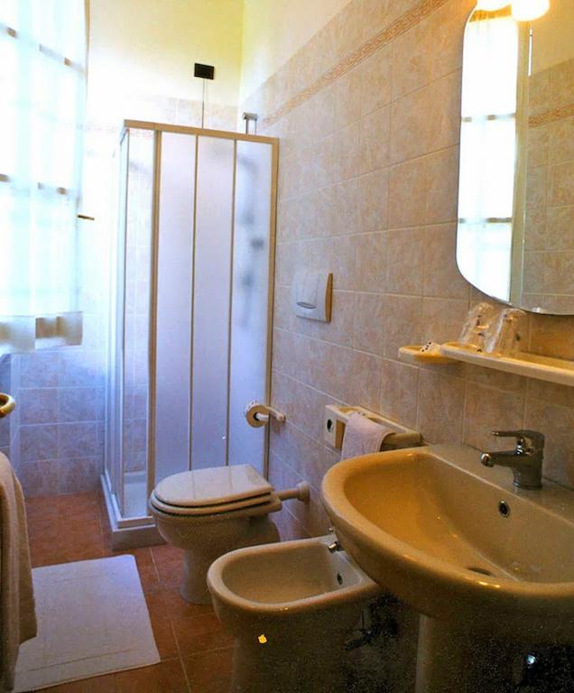Hotel Villa Fiorisella Marina di Massa Bilik gambar